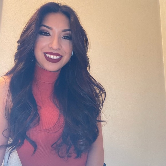 Meet your Posher, Erica - Picture 3 of 3